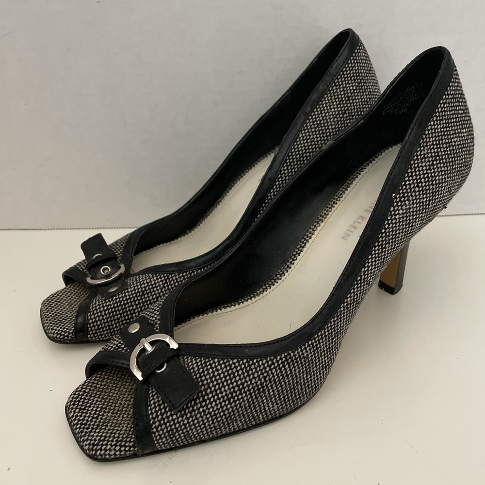 Anne Klein Black/White Fabric Peep Toe Heels/Pumps, 7.5, GUC.